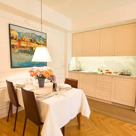 アパート Borgolago Suites *