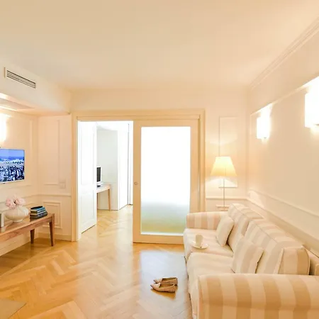 Borgolago Suites アパート *