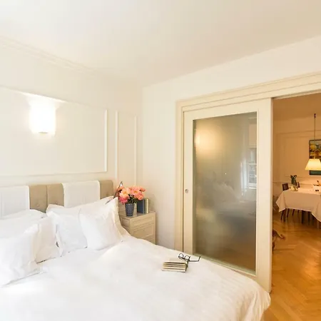 Borgolago Suites イゼーオ