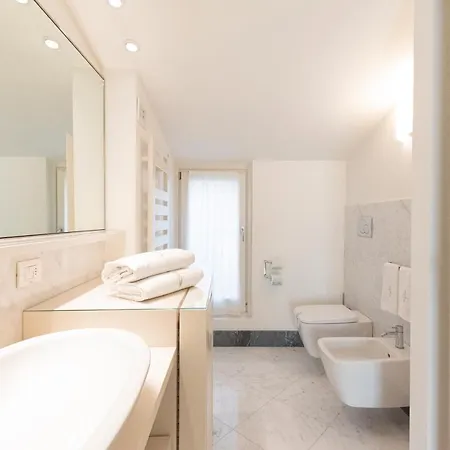 アパート Borgolago Suites イゼーオ