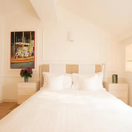 Borgolago Suites イゼーオ