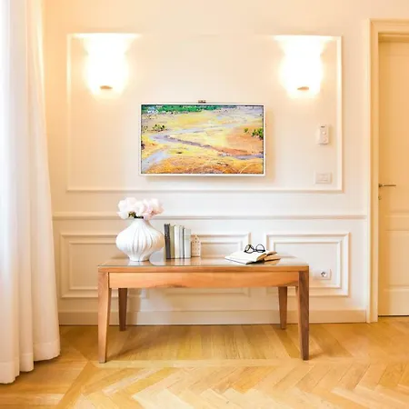 Apartment Borgolago Suites